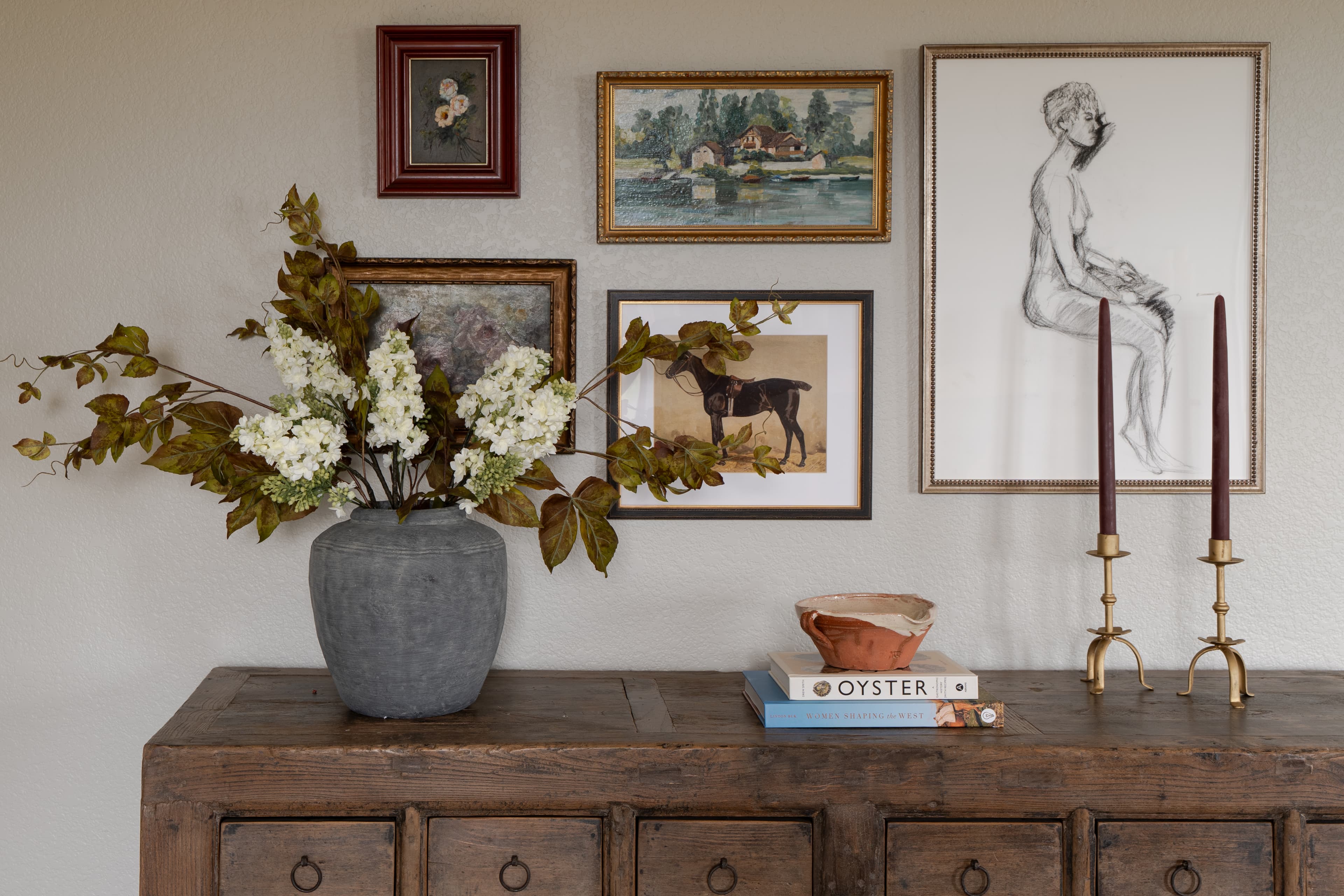 Warm neutral primary room designed by Halcyon Haus